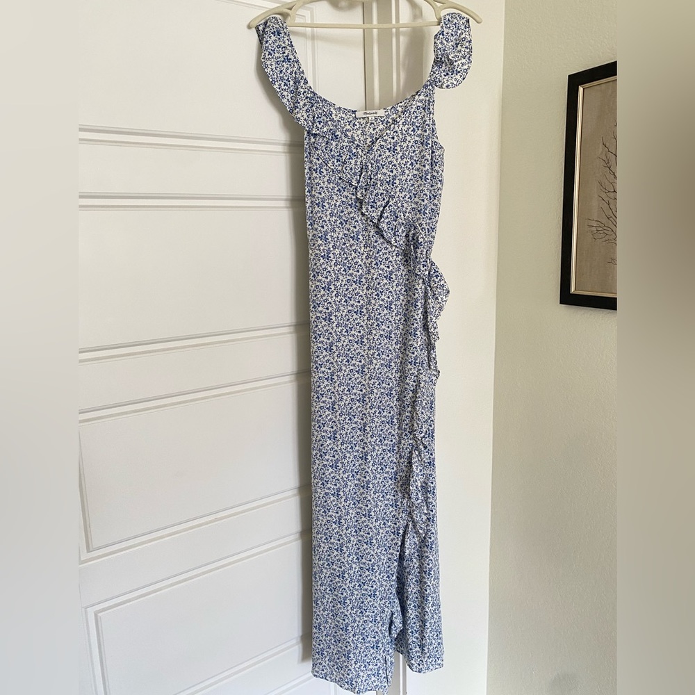 Madewell XS Maxi dress. Delicate white blue floral with tassel tie waist.